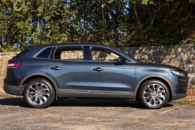 Used 2022 Lincoln Nautilus Reserve AWD/4WD image 4