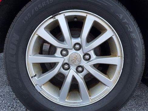 Used 2017 Chevrolet Sonic LT image 35