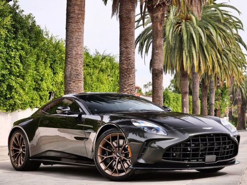 Used 2025 Aston Martin V8 Vantage Coupe RWD image 1