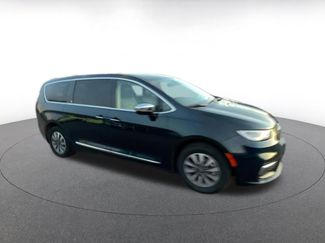 Used 2023 Chrysler Pacifica Limited video 2