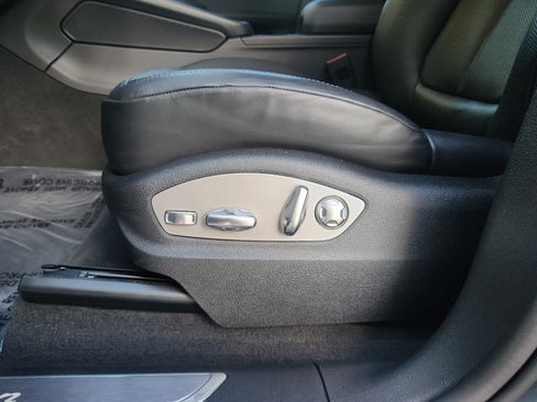 Used 2024 Porsche Macan AWD/4WD image 11