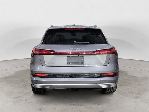 Used 2019 Audi e-tron Prestige w/ Prestige Package image 4