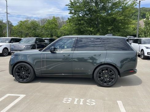 Used 2023 Land Rover Range Rover SE AWD/4WD image 2