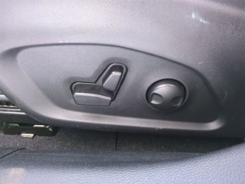 Certified 2024 Jeep Compass Limited w/ Sun and Sound Group image 17