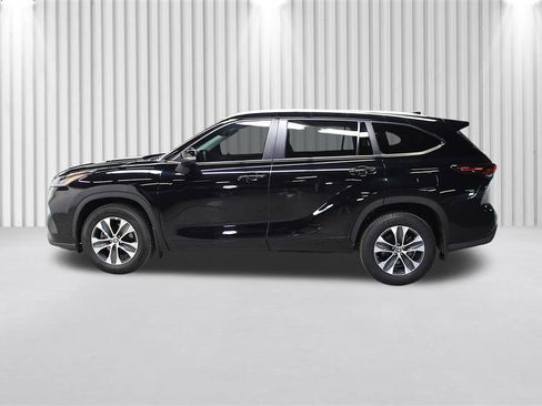 Used 2024 Toyota Highlander XLE AWD/4WD image 7