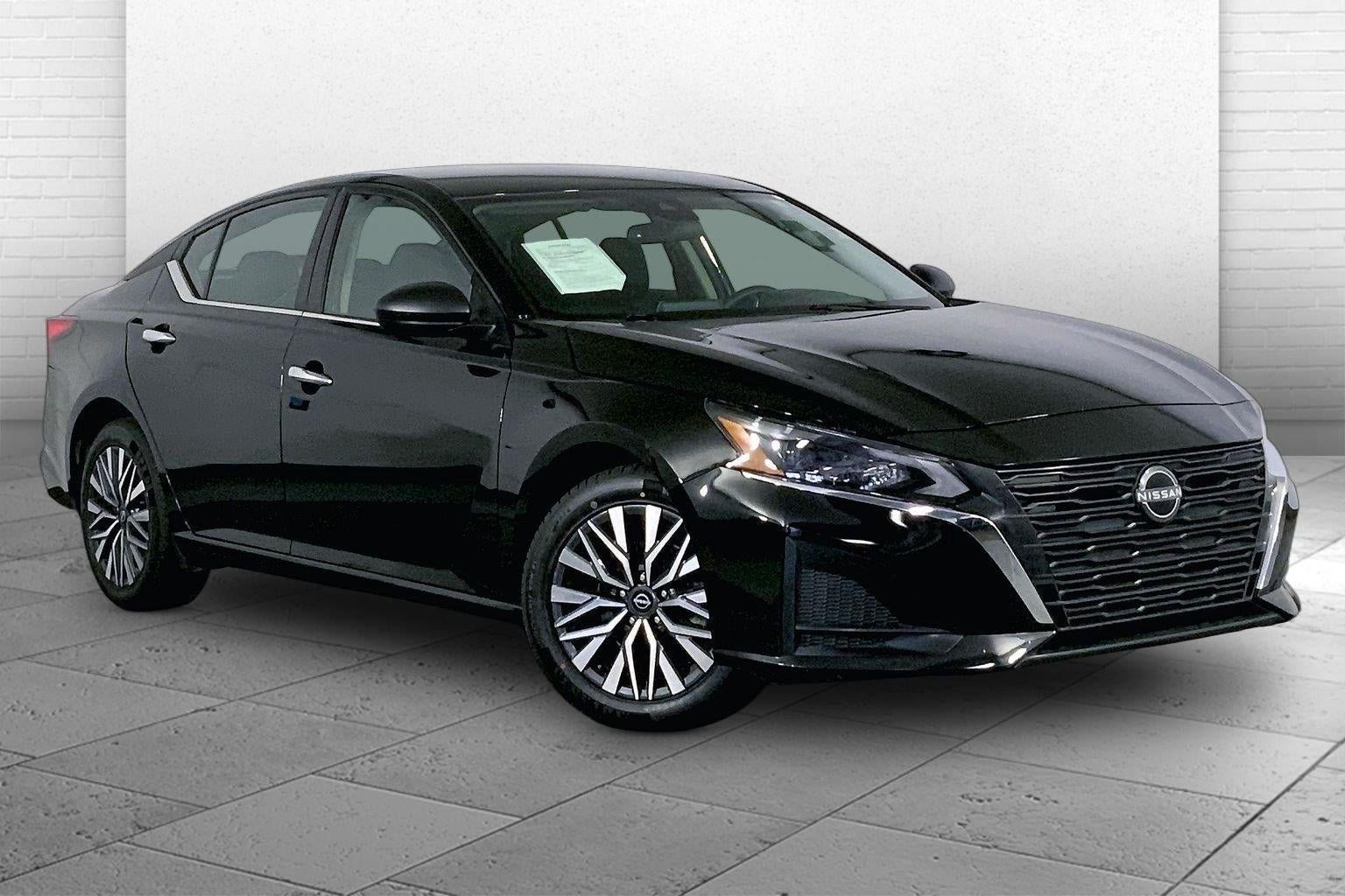 Used 2025 Nissan Altima 2.5 SV FWD image 1