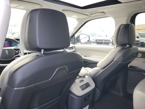 New 2025 Lincoln Navigator Reserve image 28