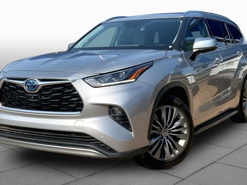 Used 2020 Toyota Highlander Platinum AWD/4WD image 3