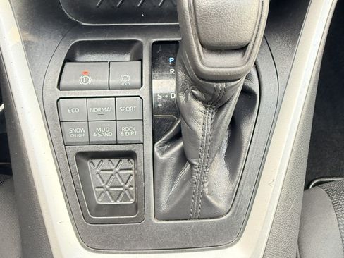 Used 2019 Toyota RAV4 LE w/ All Weather Liner Package AWD/4WD image 16