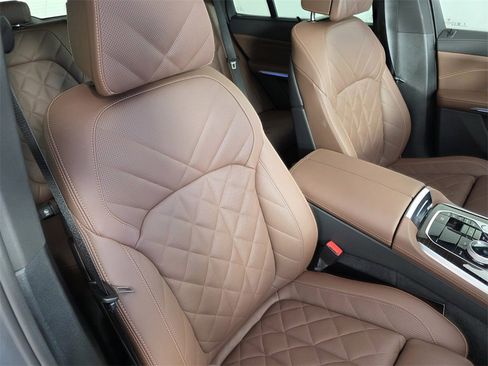 Used 2025 BMW X5 xDrive40i w/ Executive Package image 30