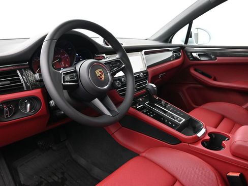 Used 2026 Porsche Macan GTS image 4