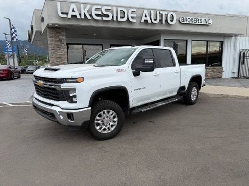 Used 2024 Chevrolet Silverado 2500 LT AWD/4WD image 2