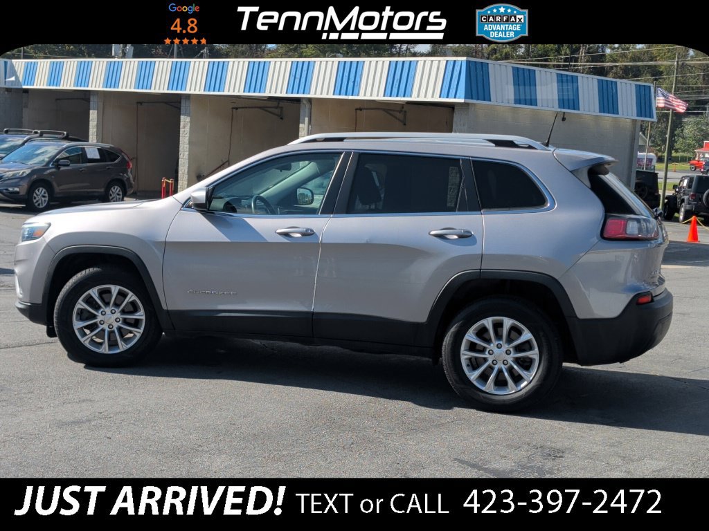 Used 2019 Jeep Cherokee Latitude w/ Cold Weather Group AWD/4WD image 8