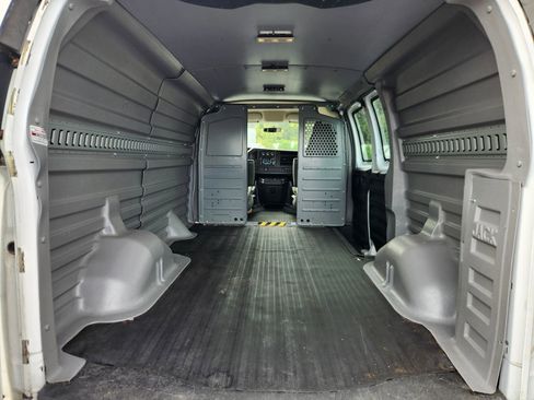 Used 2016 Chevrolet Express 2500 image 37