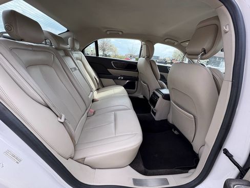 Used 2017 Lincoln Continental Premiere FWD image 33