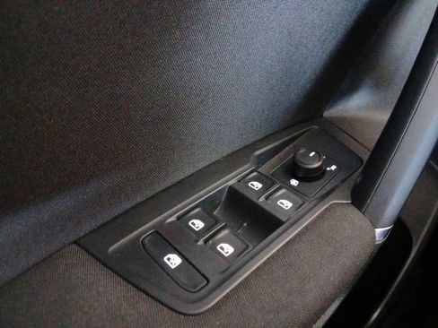 Used 2020 Volkswagen Tiguan S image 19