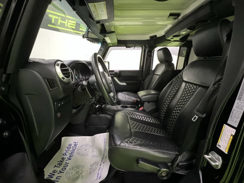 Used 2015 Jeep Wrangler Unlimited Rubicon AWD/4WD image 18