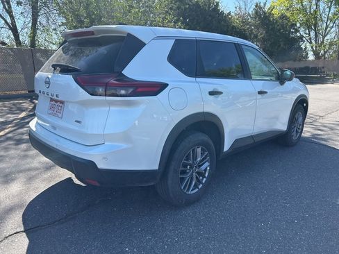 Used 2024 Nissan Rogue S AWD/4WD image 21