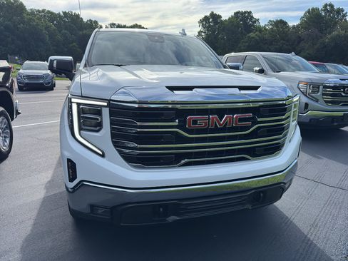 Used 2025 GMC Sierra 1500 SLT AWD/4WD image 2