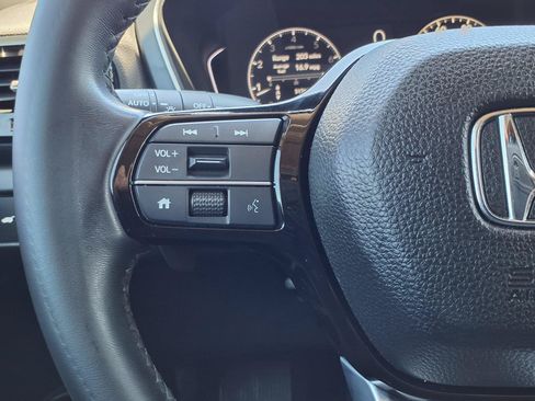Used 2025 Honda Pilot EX-L image 18