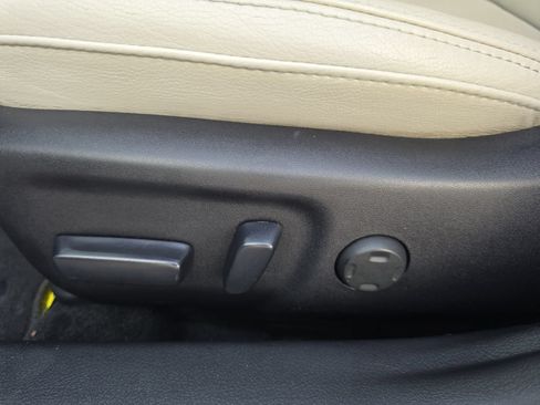 Used 2013 Toyota Avalon XLE Touring w/ Preferred Accessory Package FWD image 11