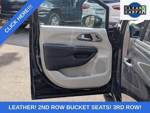 Used 2022 Chrysler Pacifica Touring-L image 19