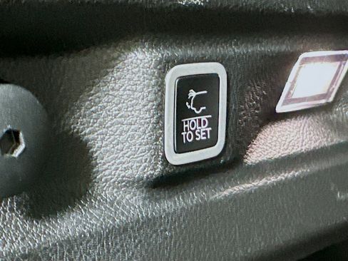 Used 2024 Jeep Grand Cherokee L Altitude image 30