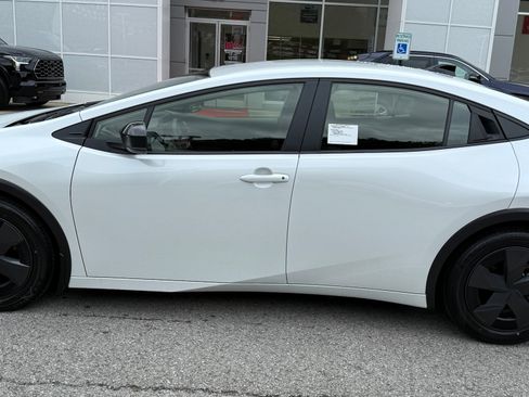 New 2026 Toyota Prius LE image 2