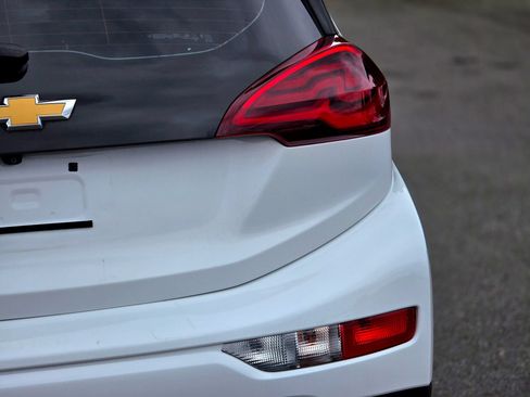 Used 2021 Chevrolet Bolt LT FWD image 6