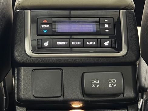 Used 2022 Subaru Ascent Limited w/ Technology Package image 27