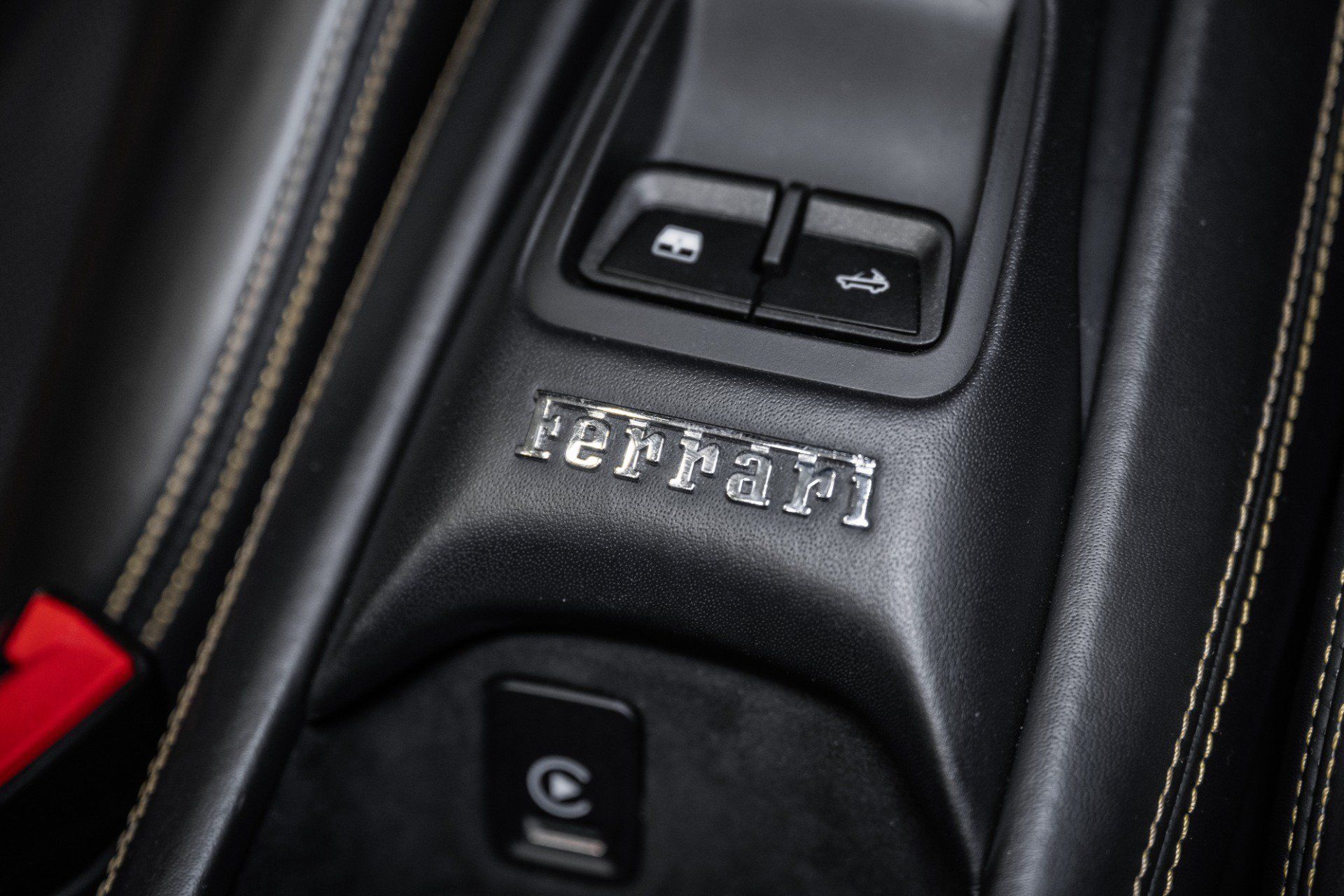 Used 2023 Ferrari F8 Tributo RWD image 42