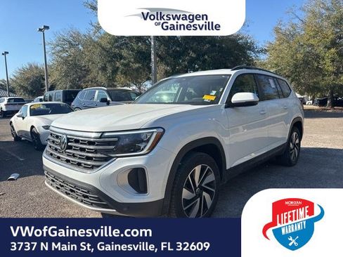 Used 2024 Volkswagen Atlas SE image 2