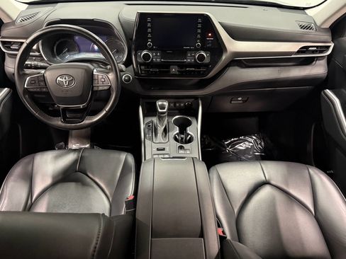 Used 2021 Toyota Highlander XLE image 36