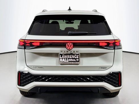 New 2026 Volkswagen Tiguan SEL R-Line AWD/4WD image 4