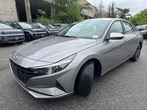 Used 2023 Hyundai Elantra SEL FWD image 3