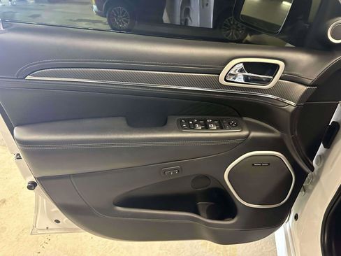 Used 2020 Jeep Grand Cherokee SRT image 15