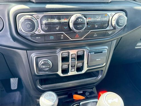 Used 2023 Jeep Wrangler Unlimited w/ Cold Weather Group image 17
