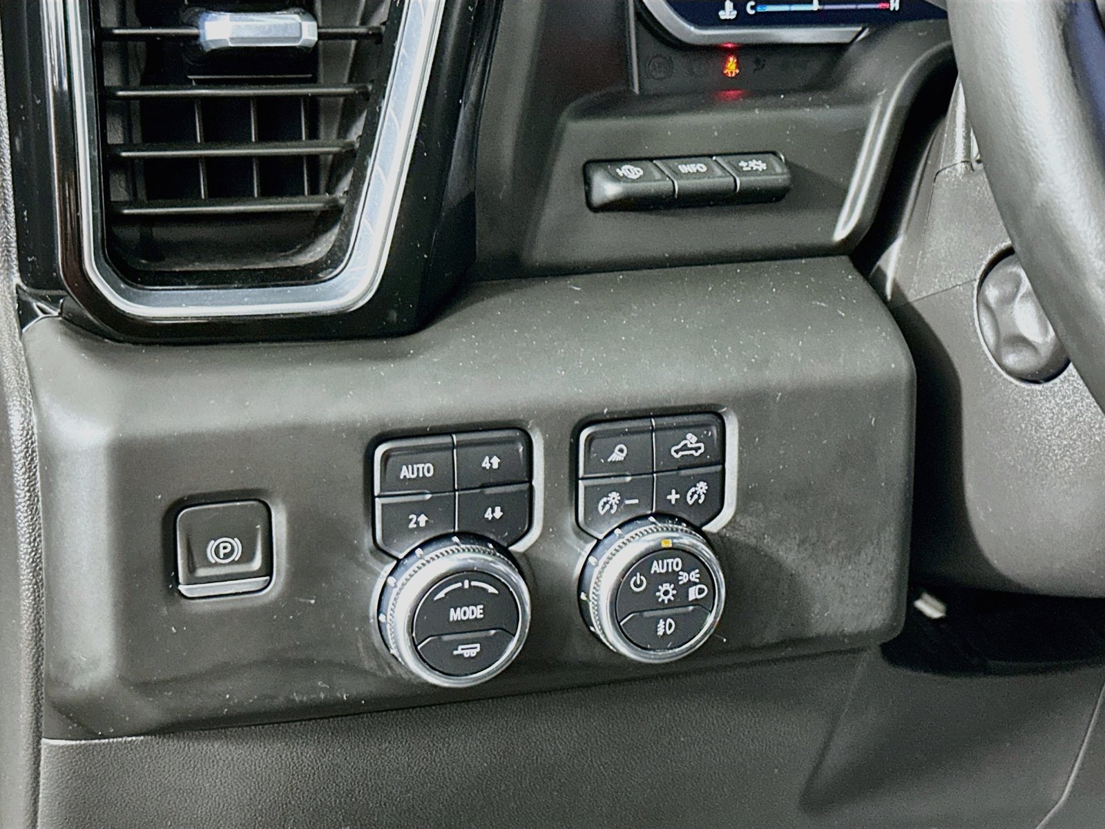 Used 2023 GMC Sierra 1500 Denali w/ Denali Reserve Package AWD/4WD image 11