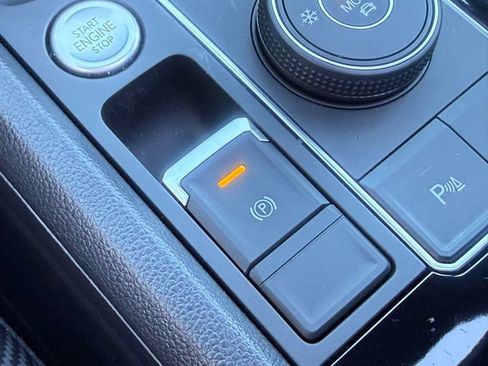 Used 2022 Volkswagen Atlas Cross Sport SEL R-Line image 32