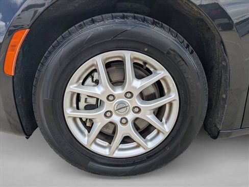 Used 2023 Chrysler Pacifica Touring-L FWD image 23
