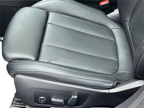 Used 2024 BMW 330i Sedan image 37