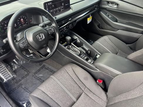 Used 2025 Honda Accord Sport image 4