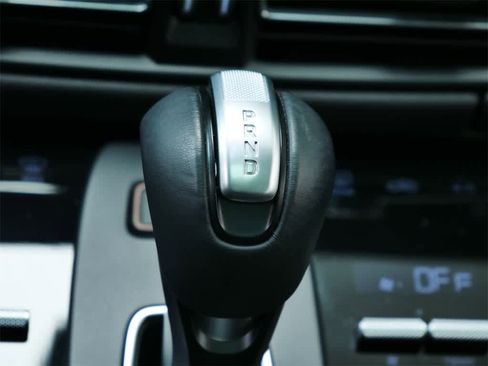 Used 2023 Porsche Macan Turbo image 26