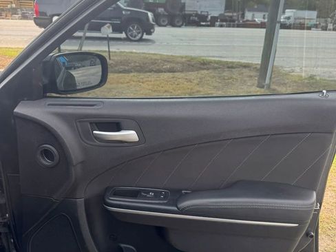 Used 2015 Dodge Charger SE w/ Popular Equipment Group image 12