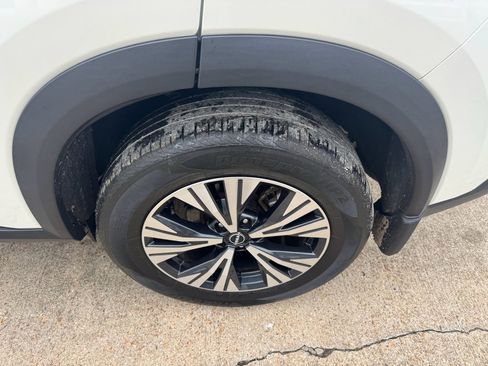 Used 2023 Nissan Rogue SV image 9