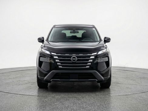 Used 2025 Nissan Rogue SV image 2