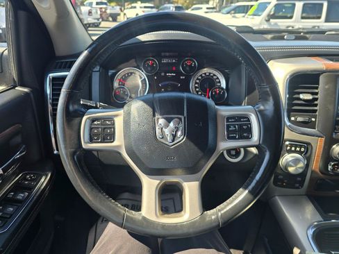 Used 2017 RAM 1500 Laramie w/ Convenience Group AWD/4WD image 7