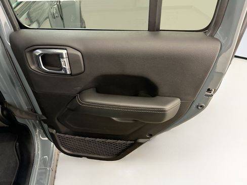 Used 2025 Jeep Wrangler Sahara image 30