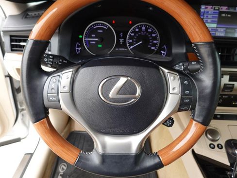 Used 2014 Lexus ES 300h w/ Luxury Package w/Bamboo Trim FWD image 13