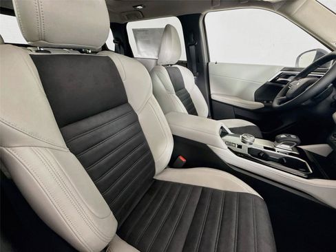 New 2026 Mitsubishi Outlander SE FWD image 18